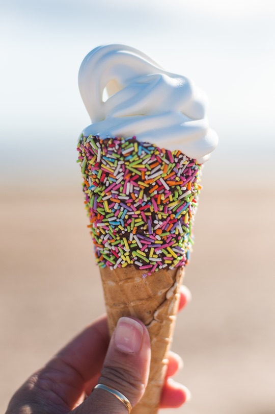 Thankfifi- Icrecream waffle cone with sprinkles